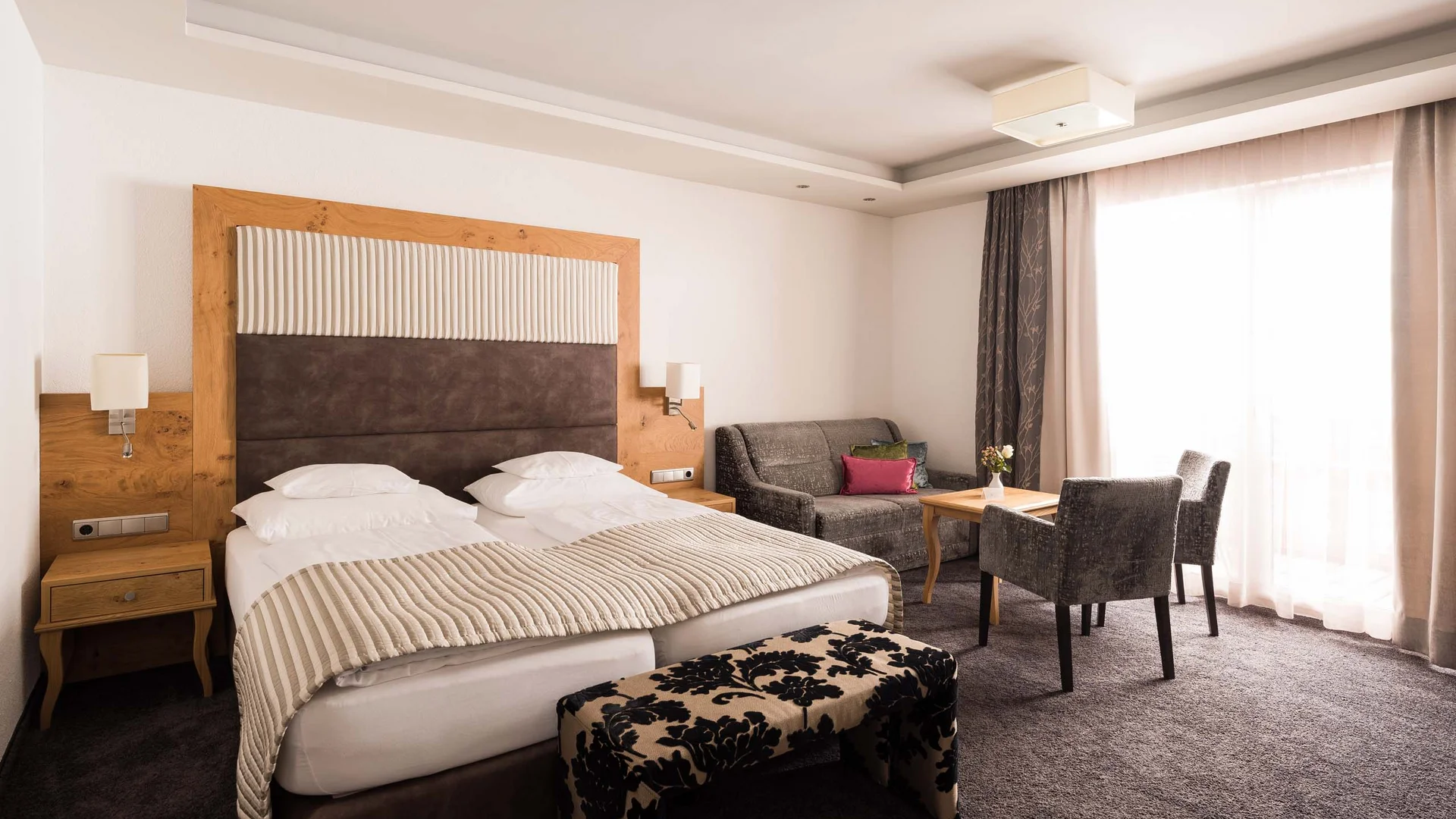 Der Luxus der Leichtigkeit: Ihr Hotel in Ischgl Der Luxus der Leichtigkeit: Ihr Hotel in Ischgl