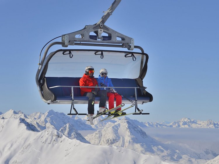 Skiing fun in Ischgl: hotel with ski-in and ski-out access