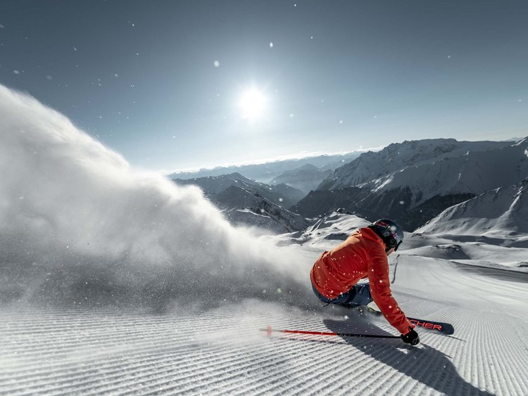 Skiing fun in Ischgl: hotel with ski-in and ski-out access