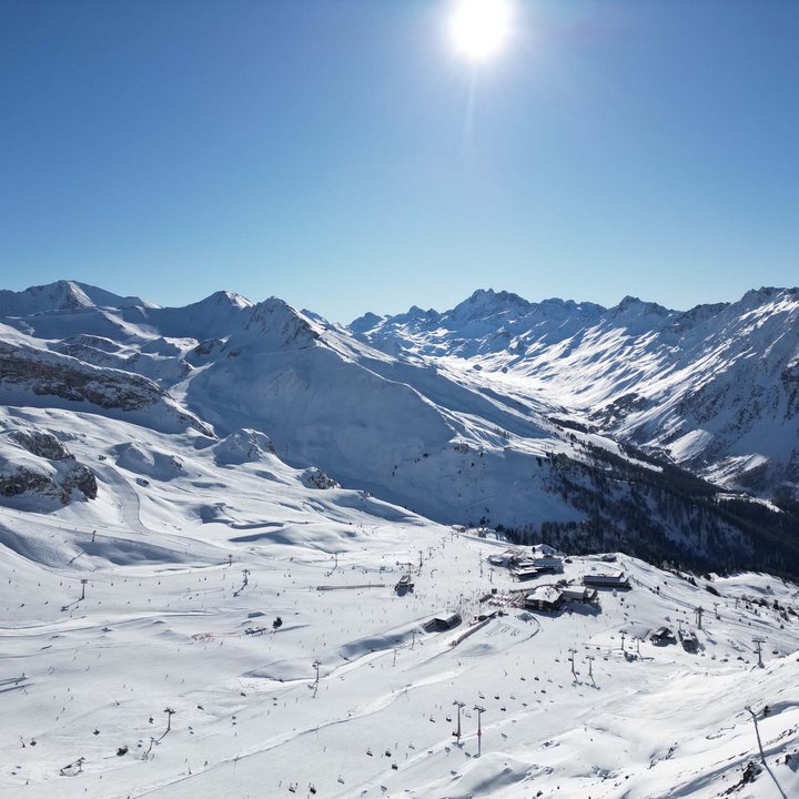 Skiing fun in Ischgl: your hotel on the slopes